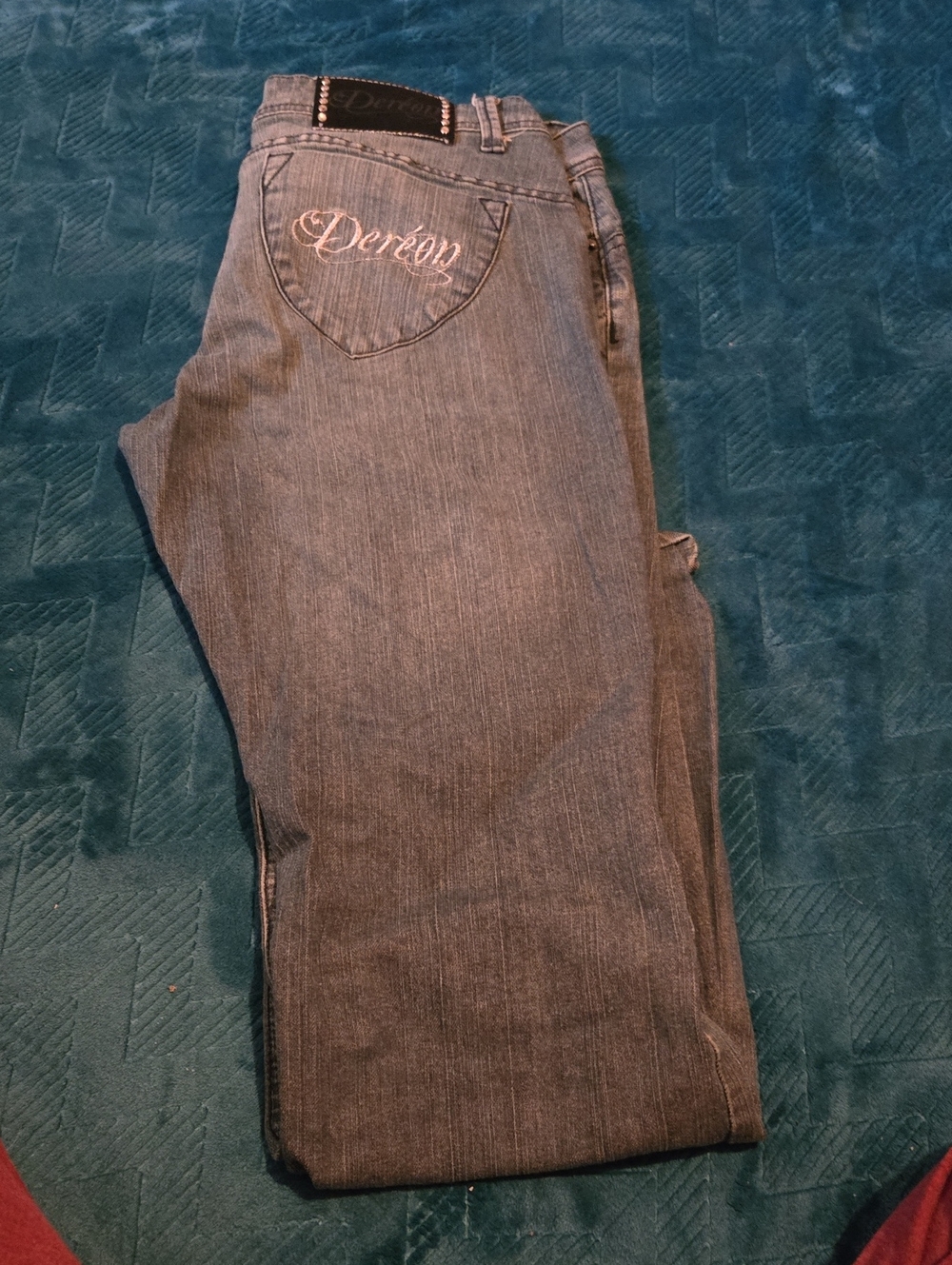 Dereon Womans Blue Relaxed Fit Denim Jeans